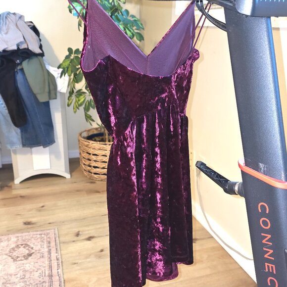 Silence & Noise Velver Romper - Picture 6 of 6